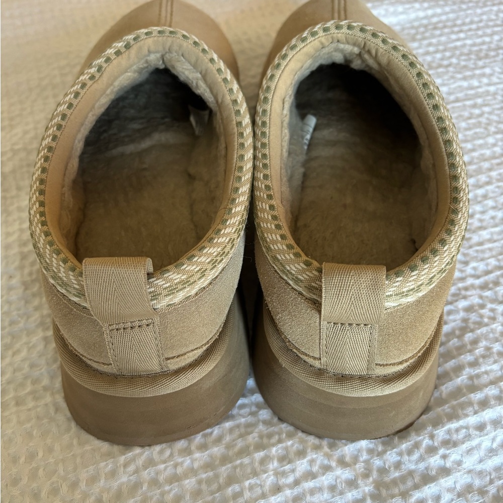 UGG Women’s Koolaburra Clogs - Picture 2 of 5